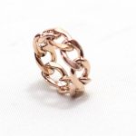 4k Gold Strapped Link Ring.